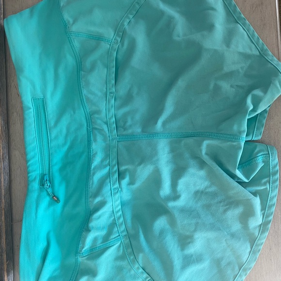 Lululemon mid-rise shorts - Picture 3 of 3